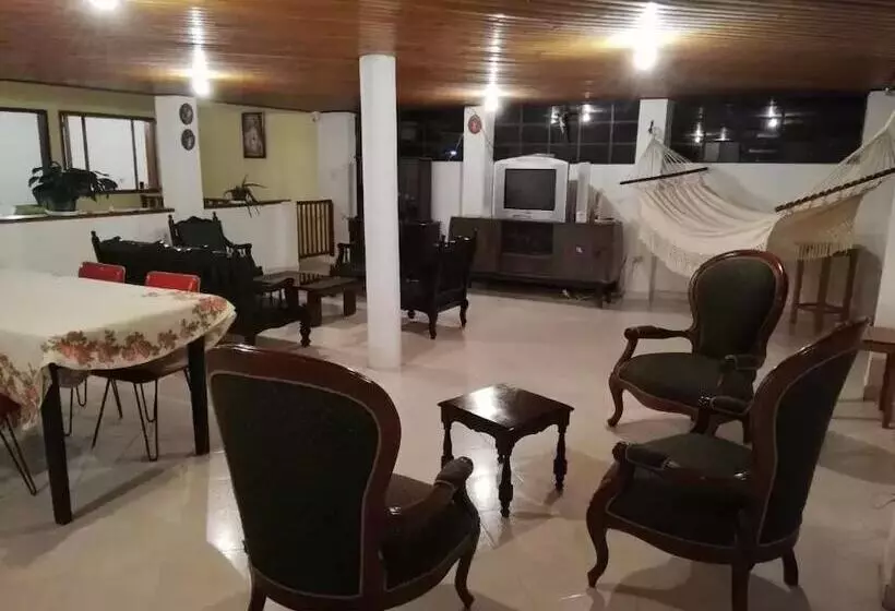 Majatalo Hostel La Abuela