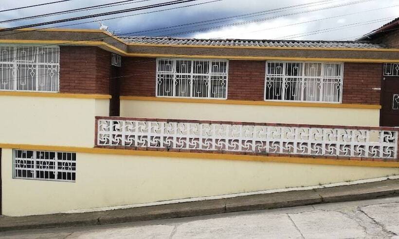 بنسيون Hostel La Abuela