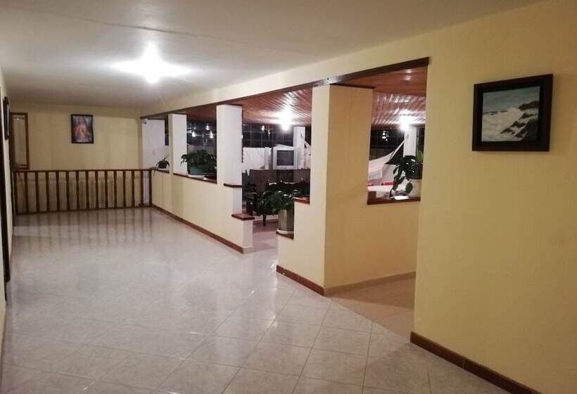 بنسيون Hostel La Abuela