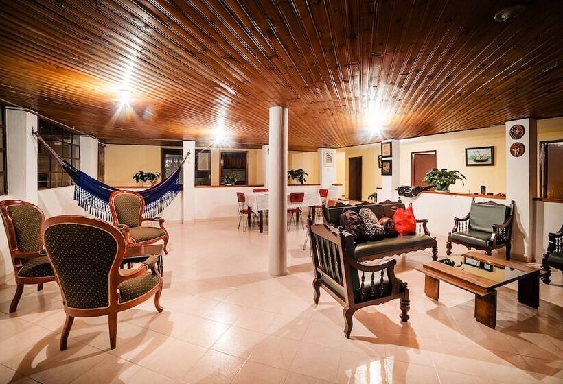 بنسيون Hostel La Abuela