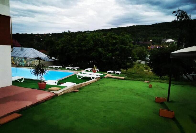 بنسيون Natalia Guesthouse