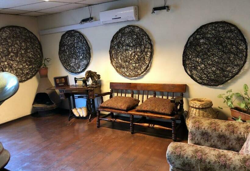 Pensión Y Residencial Aleros De Molina