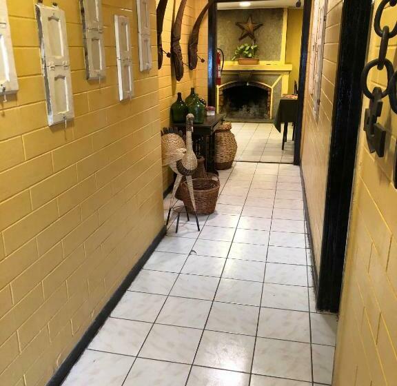 Pensión Y Residencial Aleros De Molina