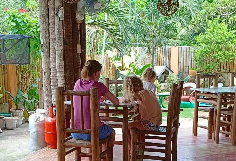 ユースホステル Greenhut Pension & Bar