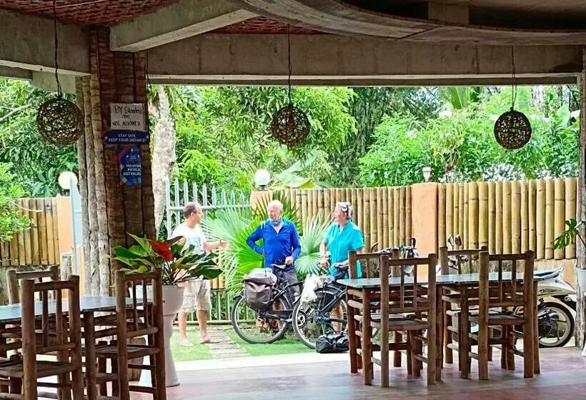 ユースホステル Greenhut Pension & Bar