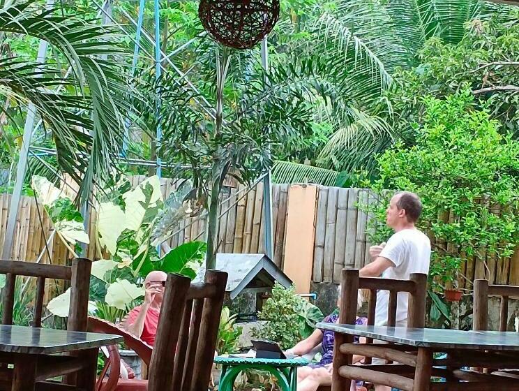 호스텔 Greenhut Pension & Bar