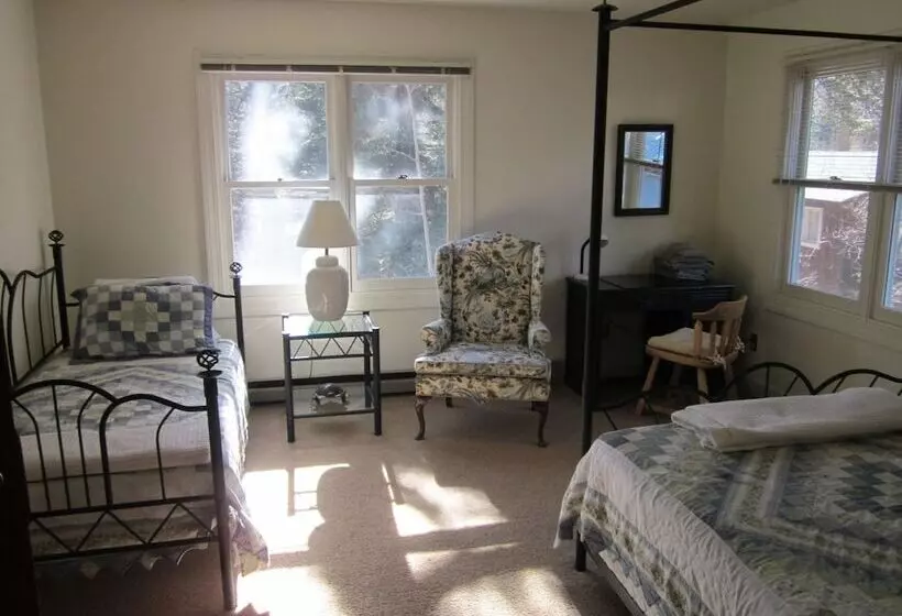 Aamiaismajoitus (B&B) Dodgeton Creek Inn