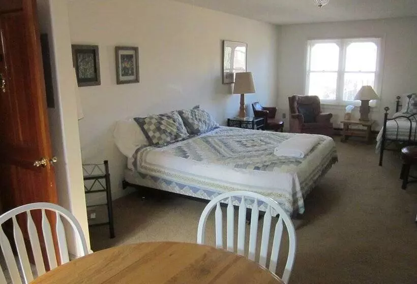 Aamiaismajoitus (B&B) Dodgeton Creek Inn