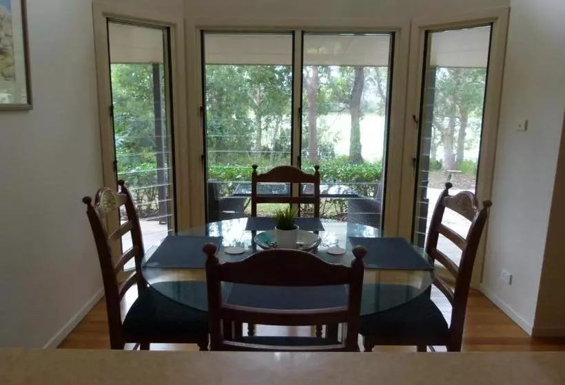 ベッドアンドブレックファースト Lake Russell Lakeside Retreat