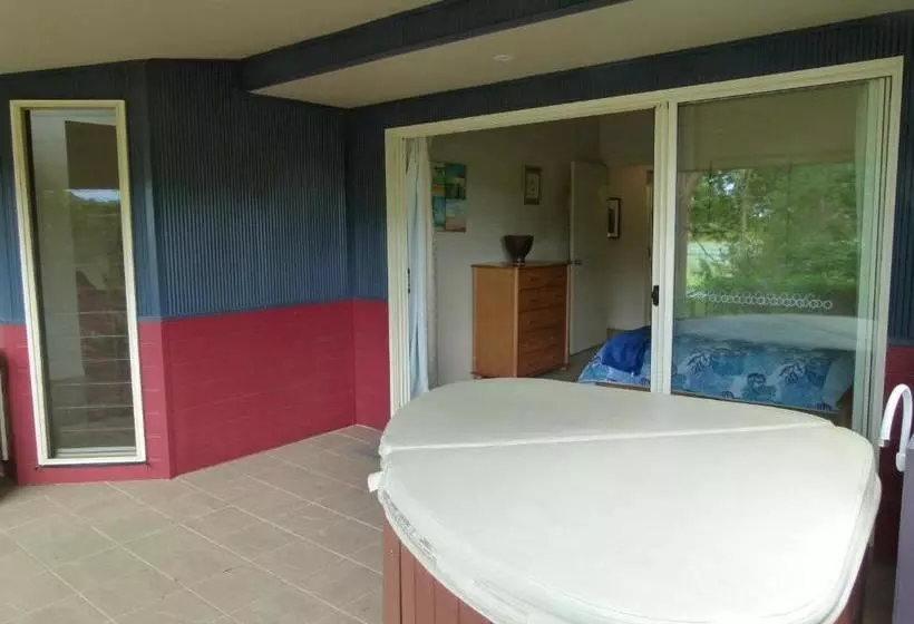 ベッドアンドブレックファースト Lake Russell Lakeside Retreat