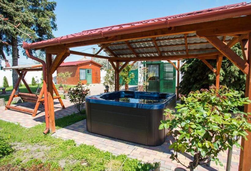 住宿加早餐  Piros Ponty Panzió