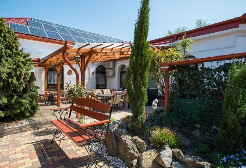 住宿加早餐  Piros Ponty Panzió