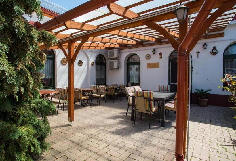 住宿加早餐  Piros Ponty Panzió