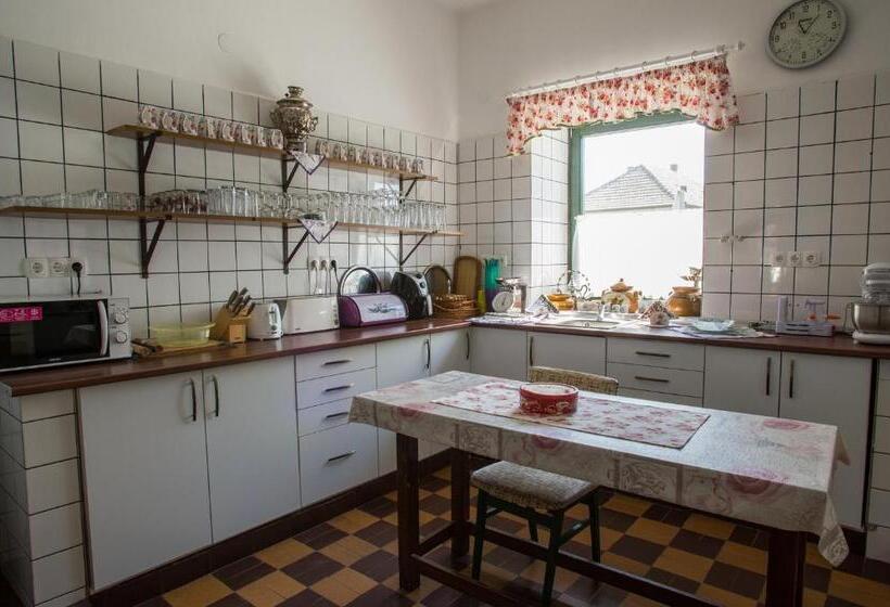 住宿加早餐  Piros Ponty Panzió