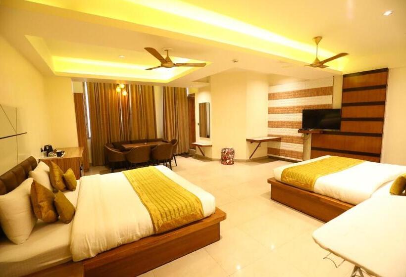 בית מלון כפרי Grand Kailash,kotdwara