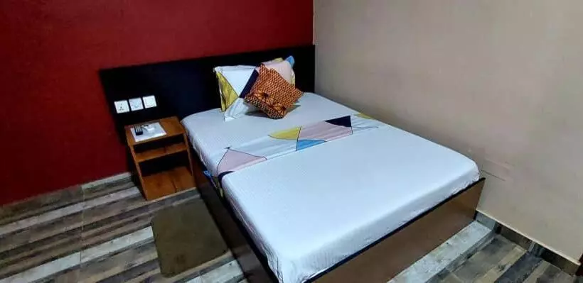 Hotelli Kikis Court Resort