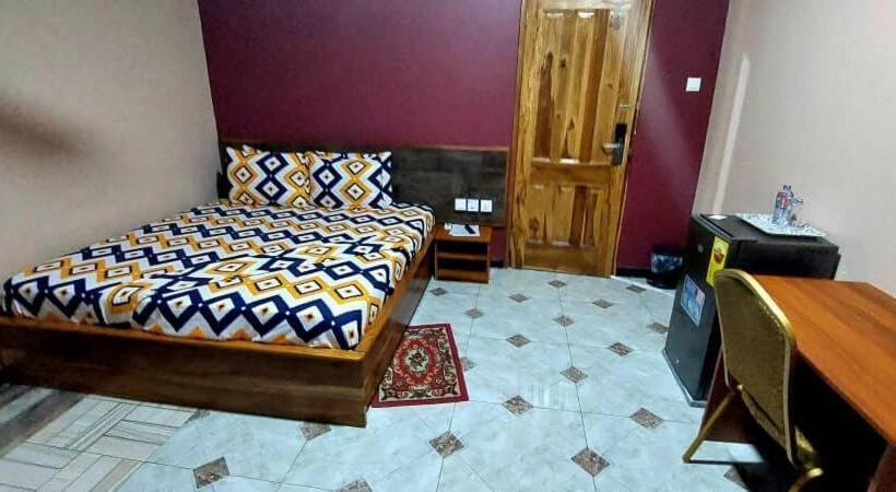 בית מלון כפרי Kikis Court Resort