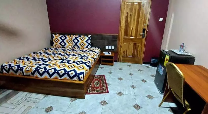 Hotelli Kikis Court Resort