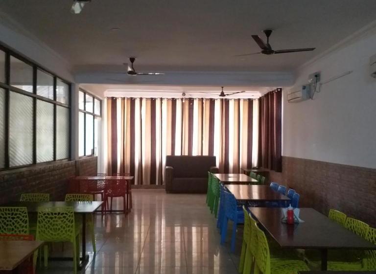 Hotel Krishna Hansraj