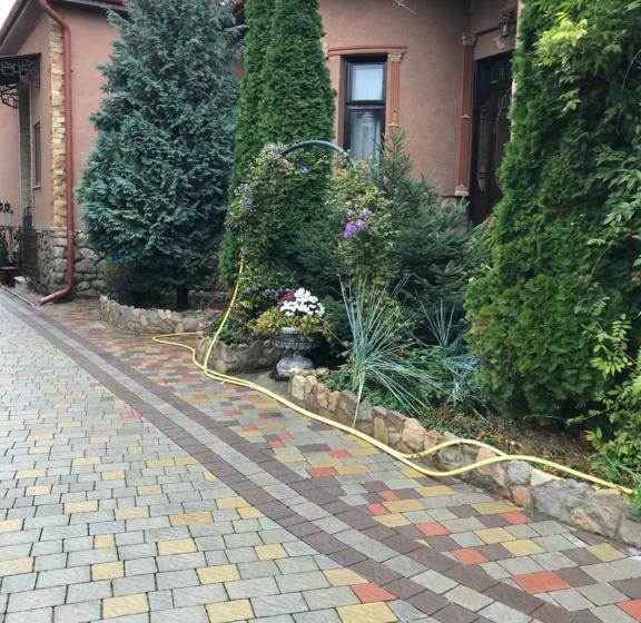 ペンション Guest House Zhanna