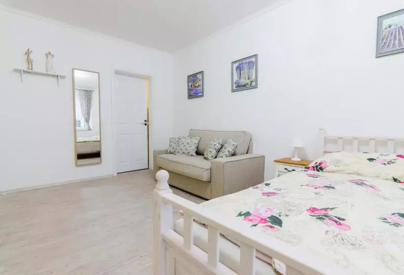 Majatalo Guesthouse Sam