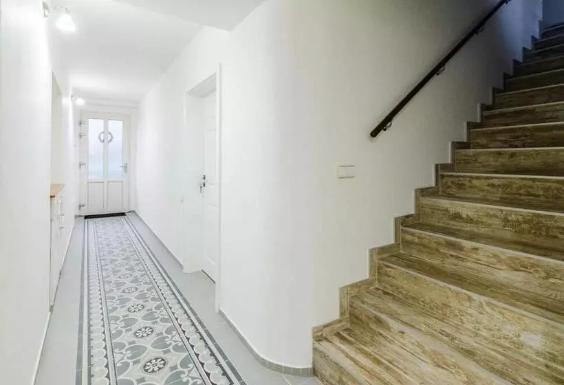 Majatalo Guesthouse Sam