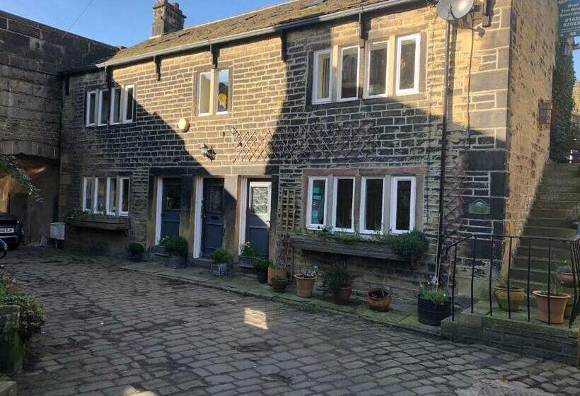 Pensão Over The Bridge Guest House