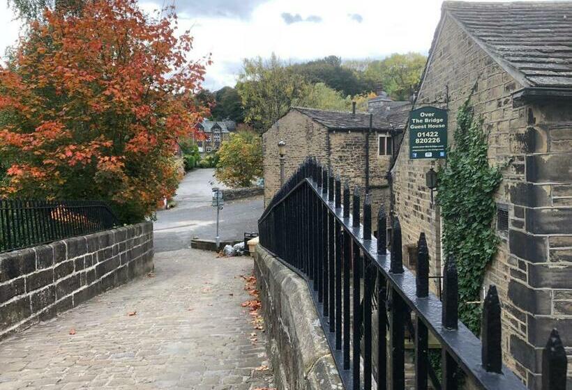 Pensão Over The Bridge Guest House