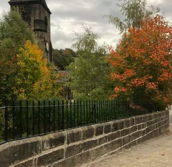 ペンション Over The Bridge Guest House