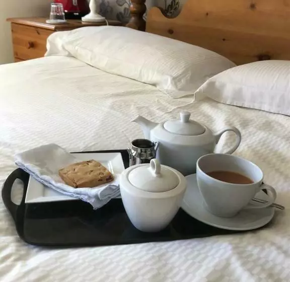 ペンション Over The Bridge Guest House