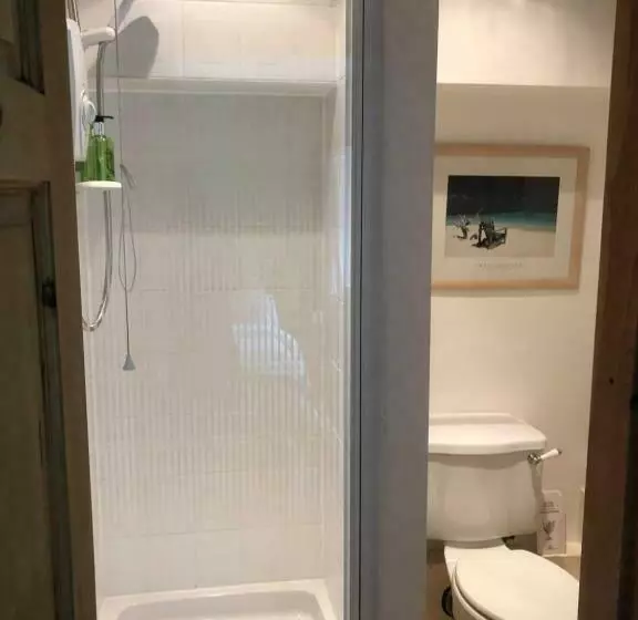 ペンション Over The Bridge Guest House