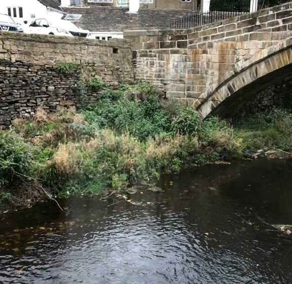 Pensão Over The Bridge Guest House