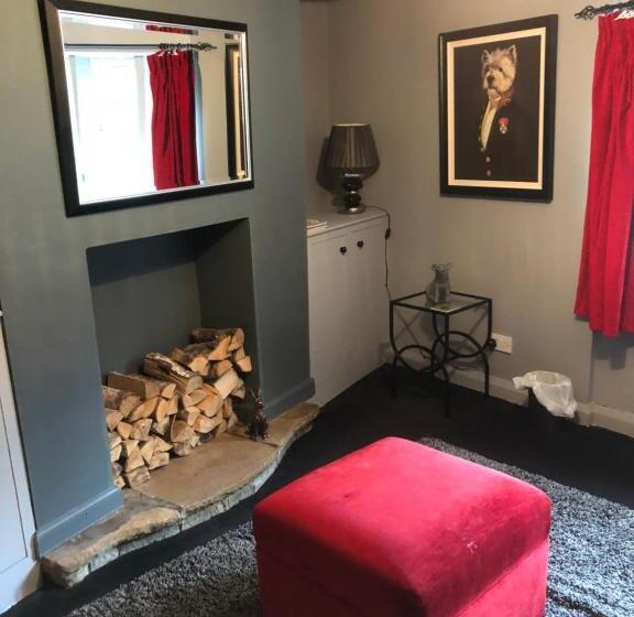 Pensão Over The Bridge Guest House