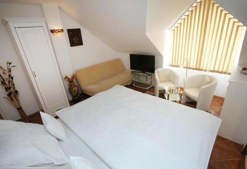 旅馆 Restaurant Penzion U Buchlovskeho Zamku