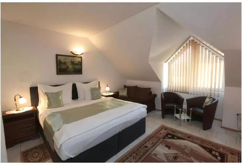 Retkeilymaja Restaurant Penzion U Buchlovskeho Zamku