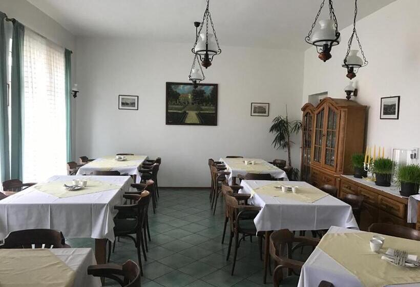 旅馆 Restaurant Penzion U Buchlovskeho Zamku