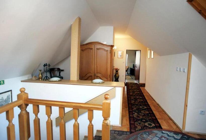 旅馆 Restaurant Penzion U Buchlovskeho Zamku