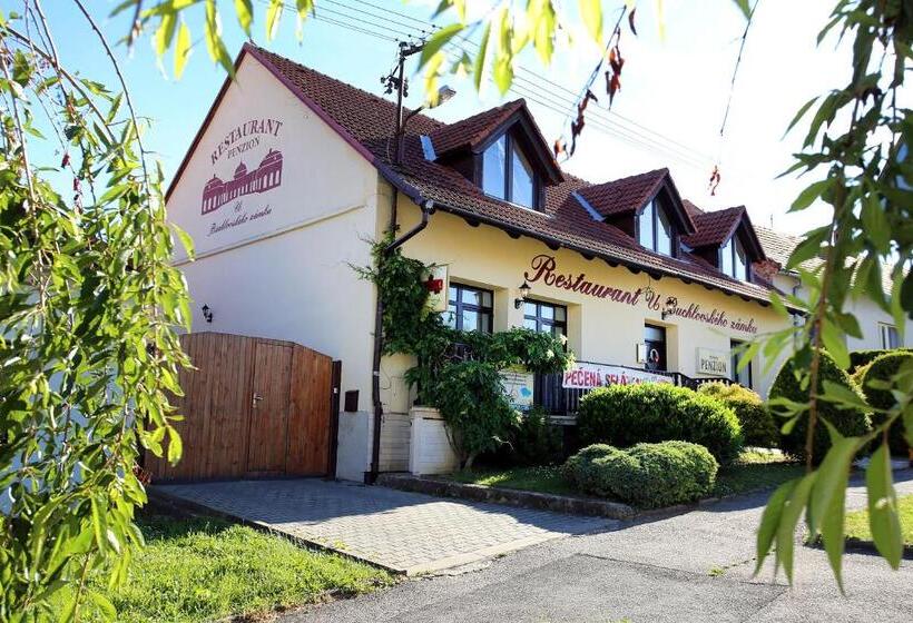 旅馆 Restaurant Penzion U Buchlovskeho Zamku