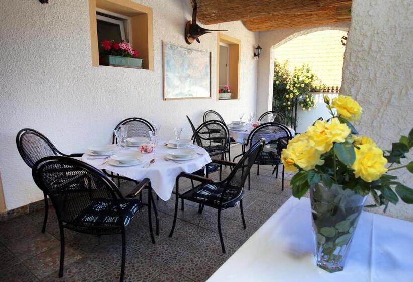 旅馆 Restaurant Penzion U Buchlovskeho Zamku