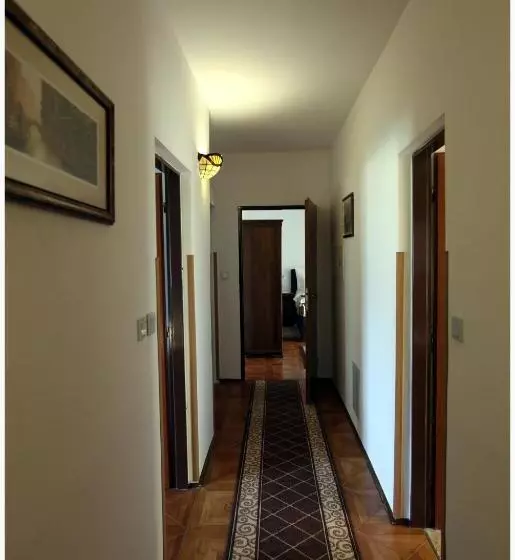 Retkeilymaja Restaurant Penzion U Buchlovskeho Zamku