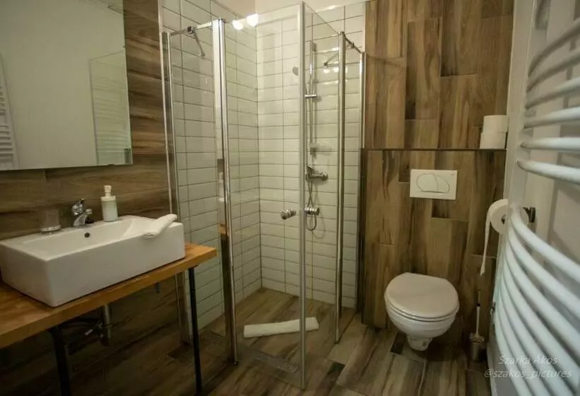 ベッドアンドブレックファースト Pollushof Panzió és étterem