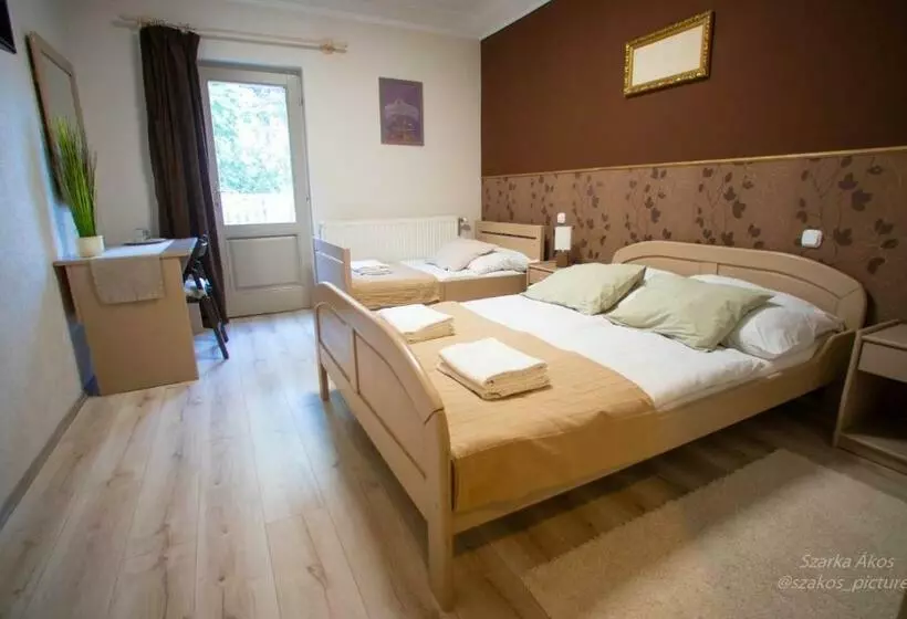 ベッドアンドブレックファースト Pollushof Panzió és étterem