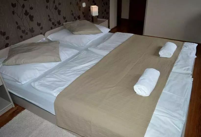 ベッドアンドブレックファースト Pollushof Panzió és étterem