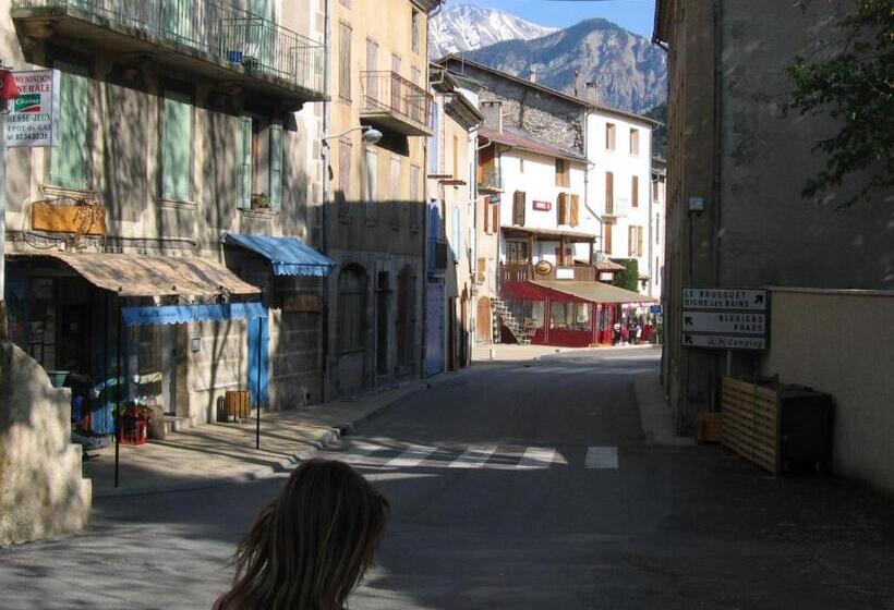 Отель Auberge Roman