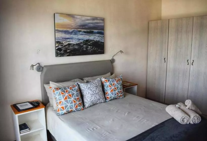 Hotelli Mitford Self Catering Apartments In Morgan Bay