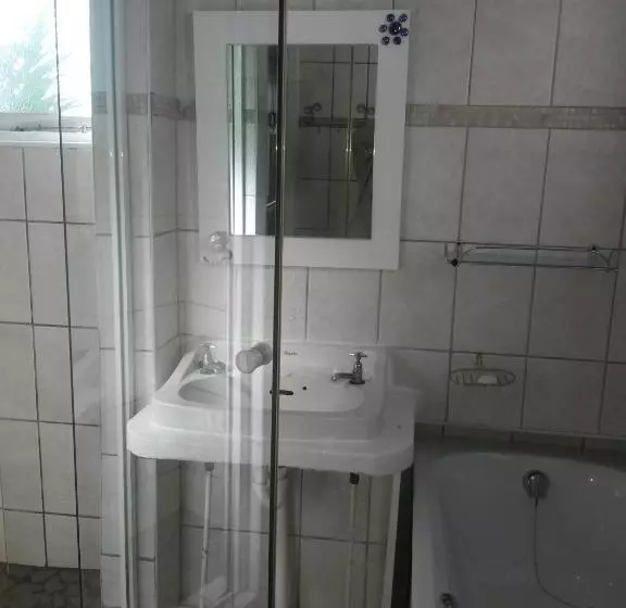 Hotelli Mitford Self Catering Apartments In Morgan Bay