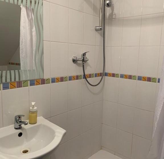 فندق على الطريق Pension Sara