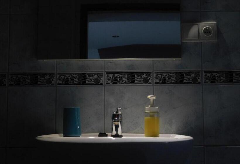 فندق على الطريق Pension Sara