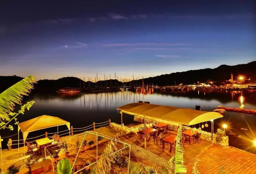 Majatalo Kekova Theimussa