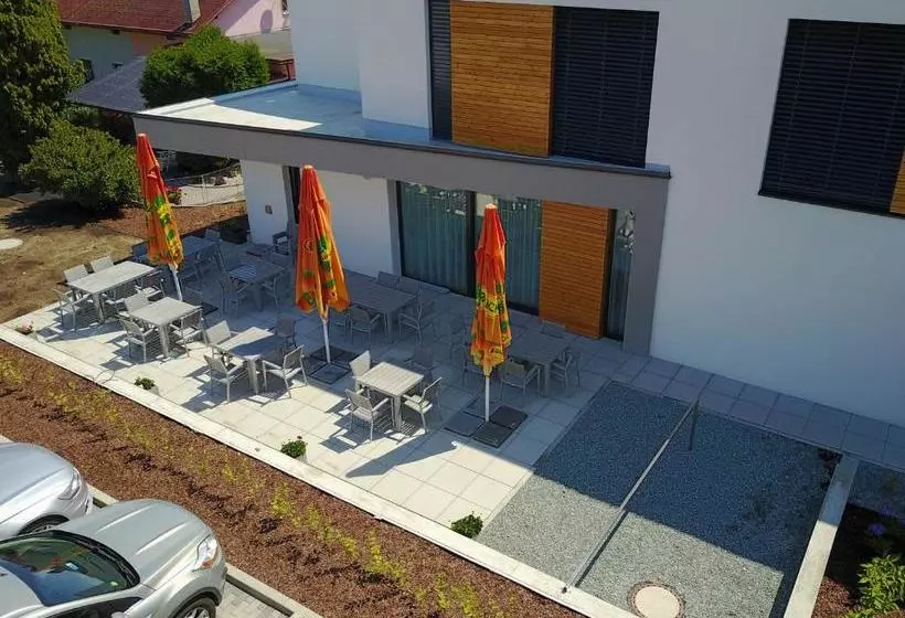 Majatalo Penzion Zahradní